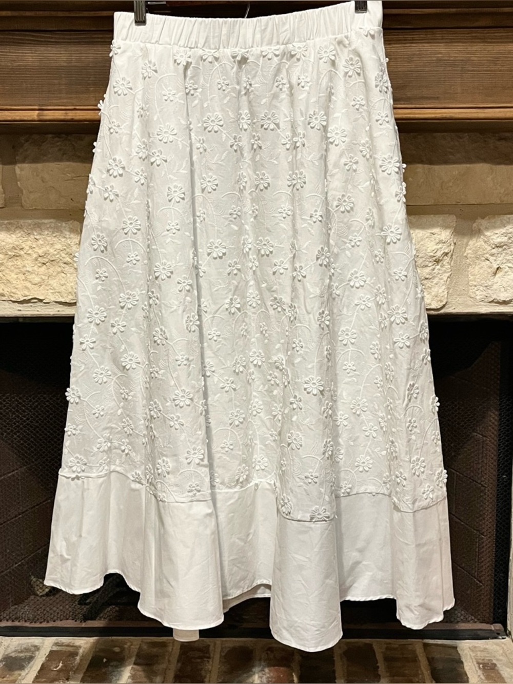 CeCe White Cotton 3D Floral Appliqué Midi Skirt with Pockets Size M - Picture 2 of 9